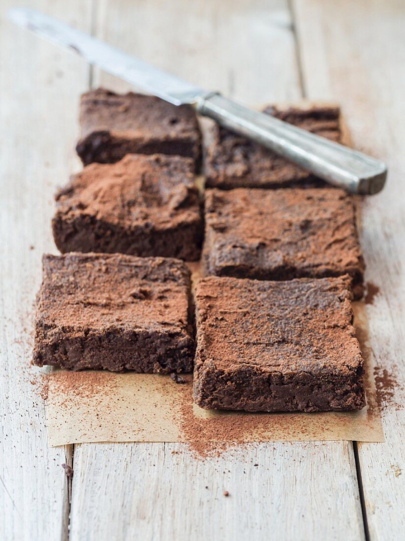 Vegane Kichererbsen-Brownies mit Kakaopulver