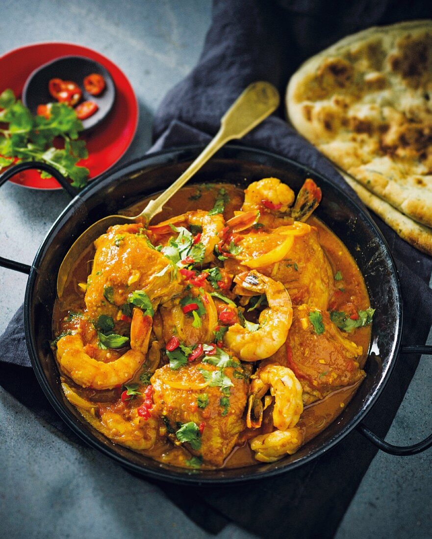 Chicken curry with prawns