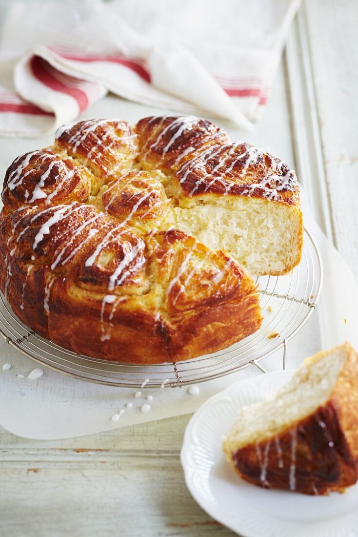 Yeast cake drizzled with icing, sliced