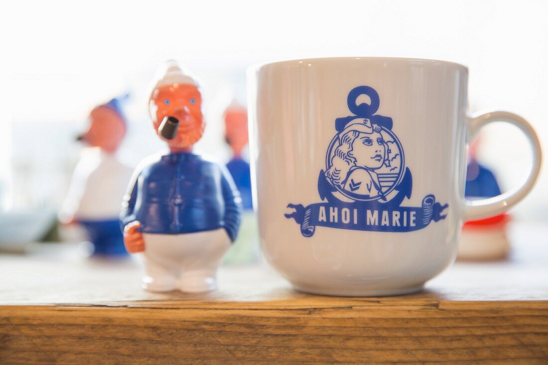 An 'Ahoi MArie' cup in Hanseplatte, Hamburg