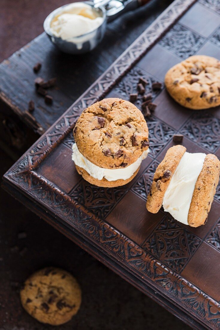 Ice cream cookie sandwiches