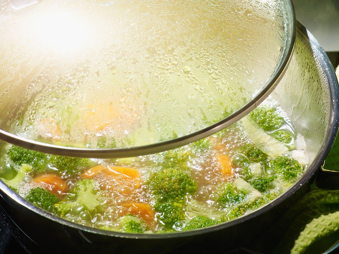 Broccoli soup in a saucepan