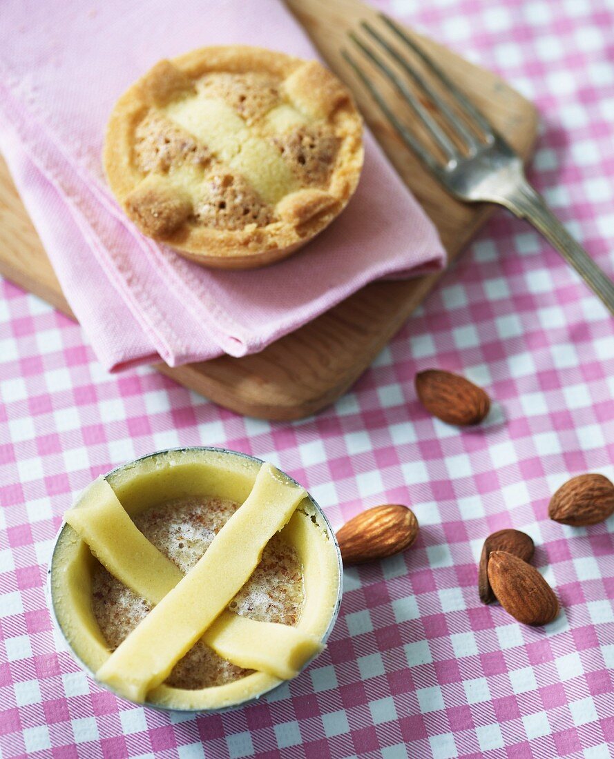 Almond tartlets, raw and baked