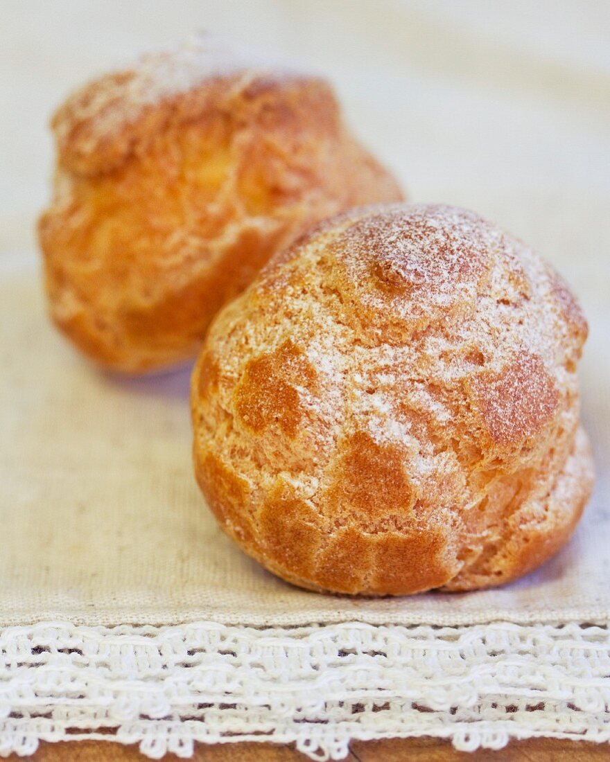 Profiteroles with icing sugar