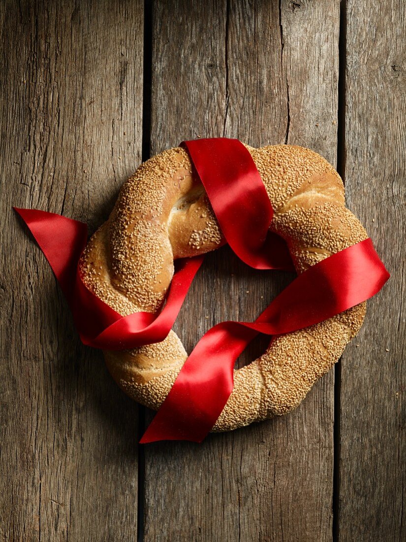 A bread wreath with sesame seeds for Christmas