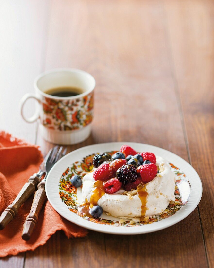 Mini pavlova with salted caramel