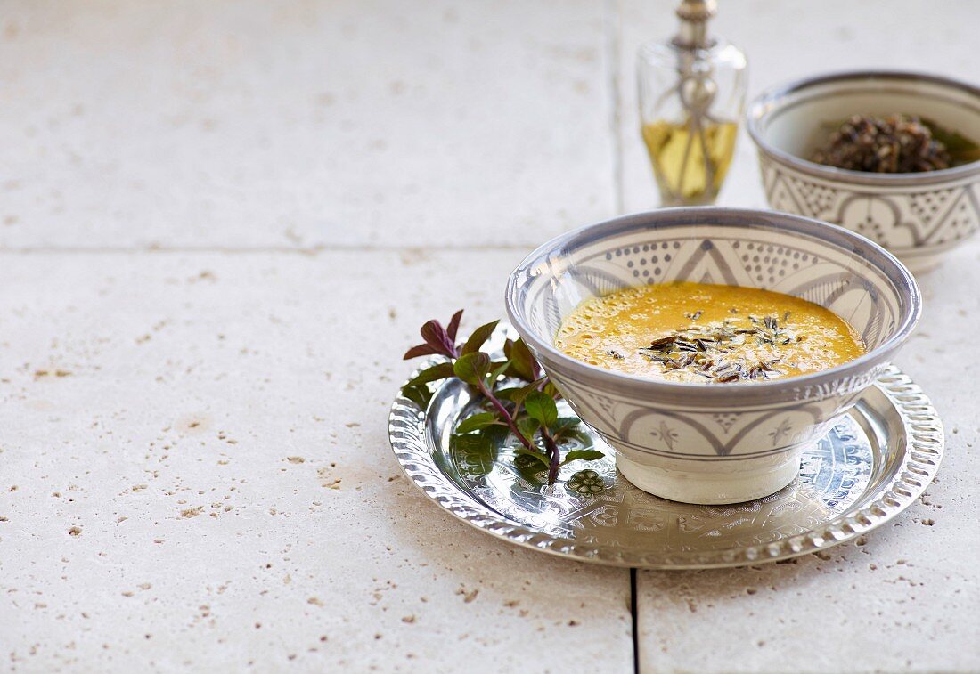 Kürbissuppe mit Zimt und frischer Minze