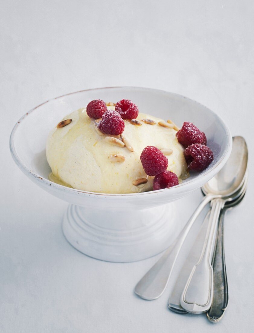Ricotta cream and raspberries