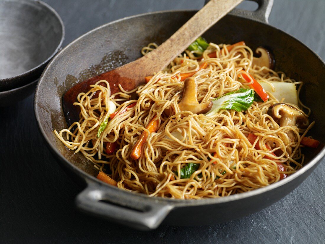 Fried noodles and vegetables in a wok