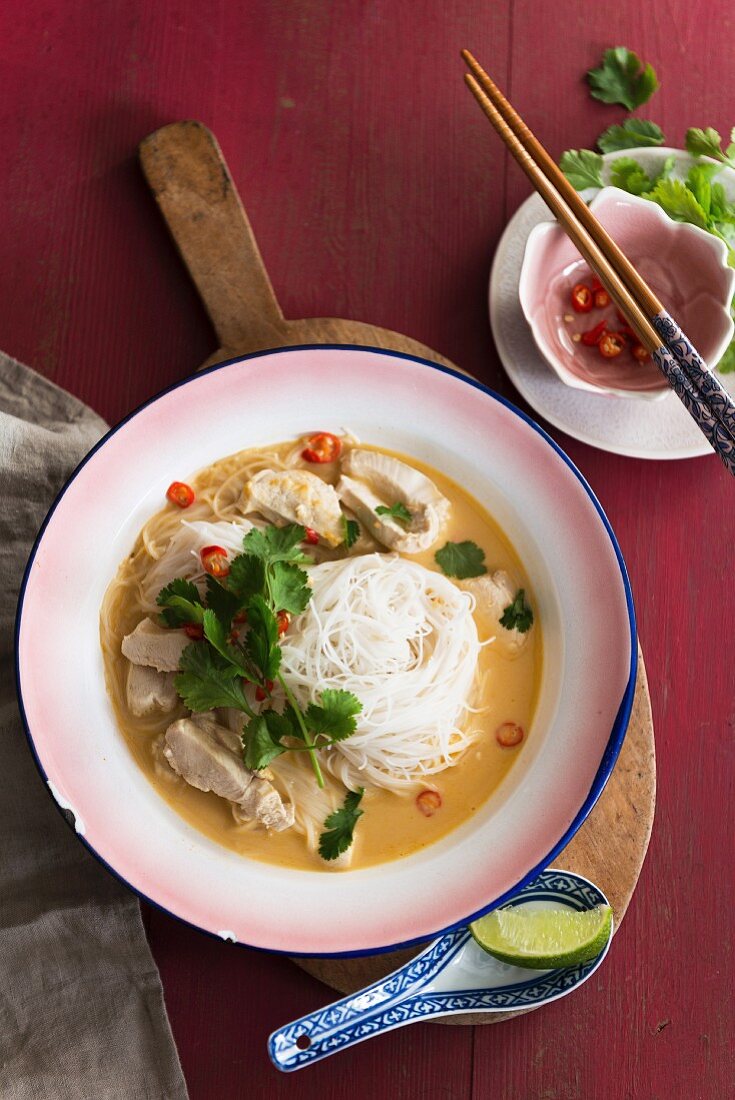 Chicken soup with rice noodles (Thailand)