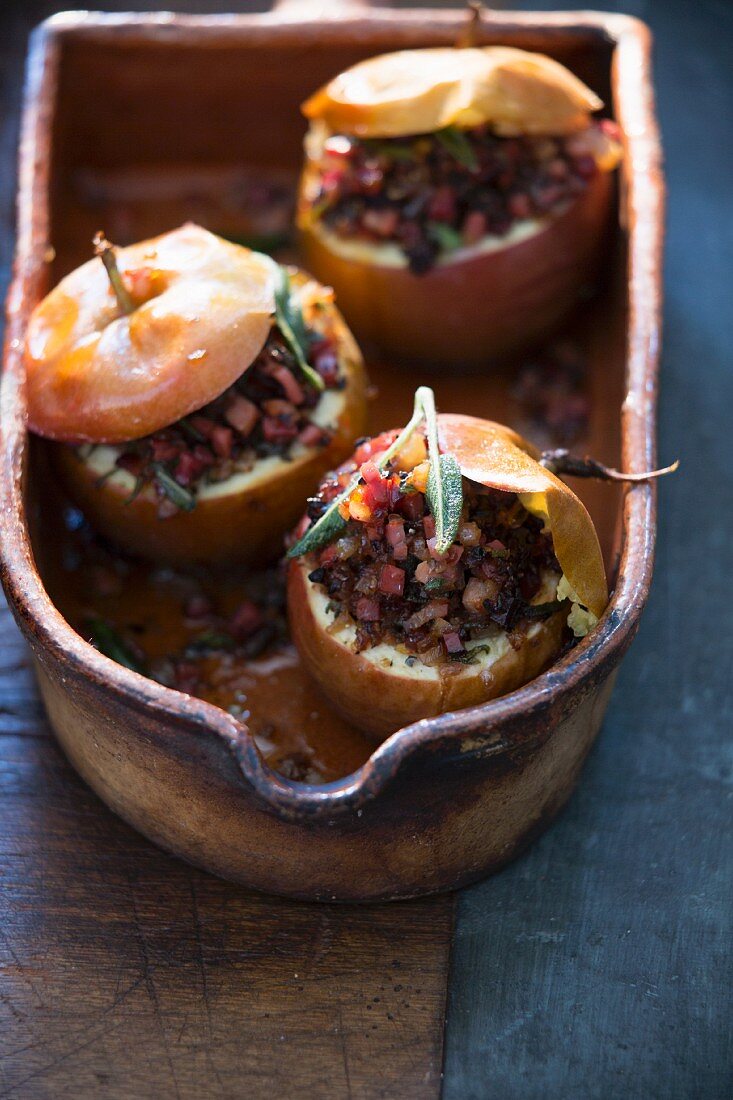 Spicy filled baked apples