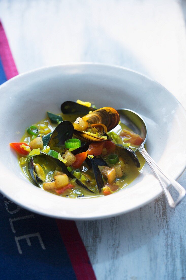 Mussel stew with vegetables