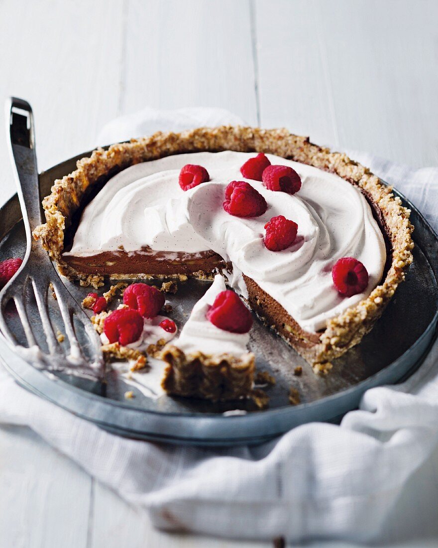 Chocolate tart with coconut and banana