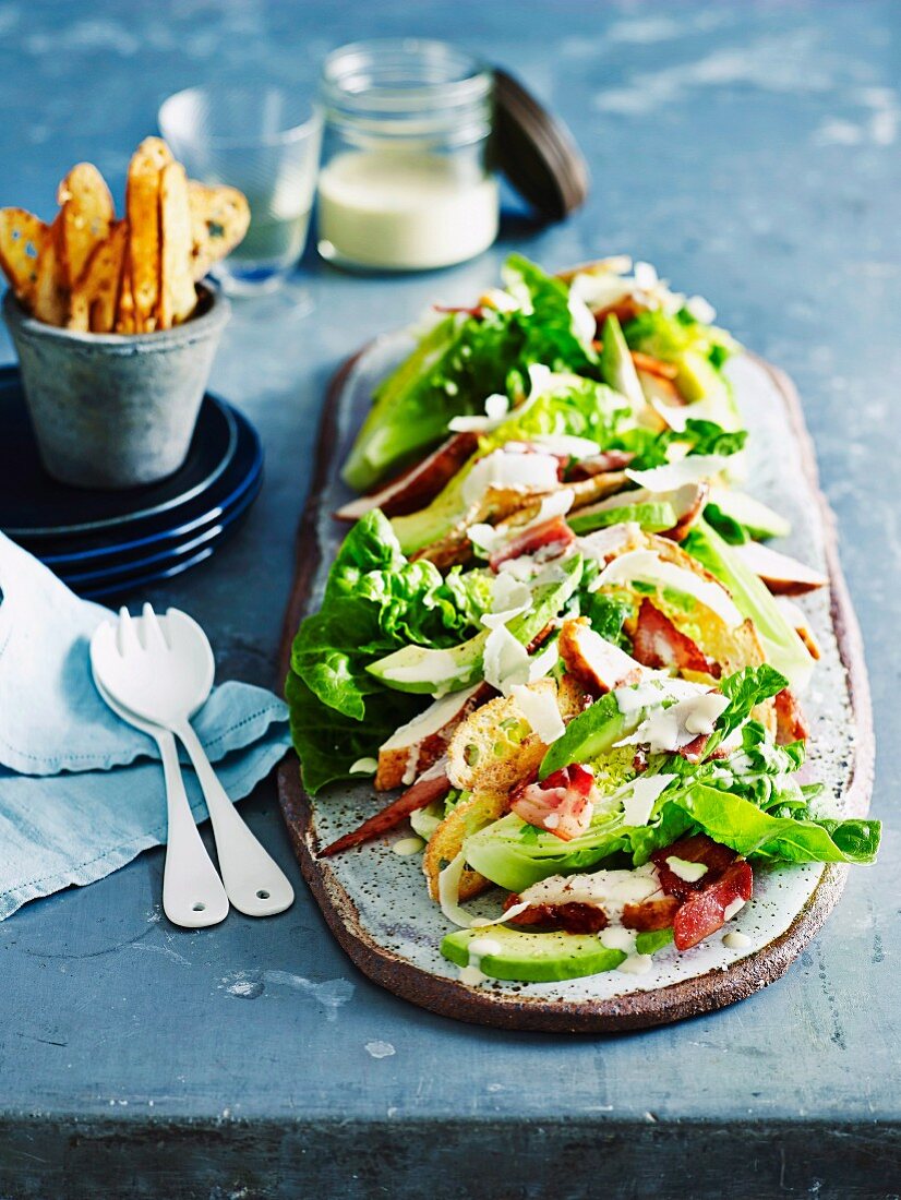 Caesars Salat mit Avocado