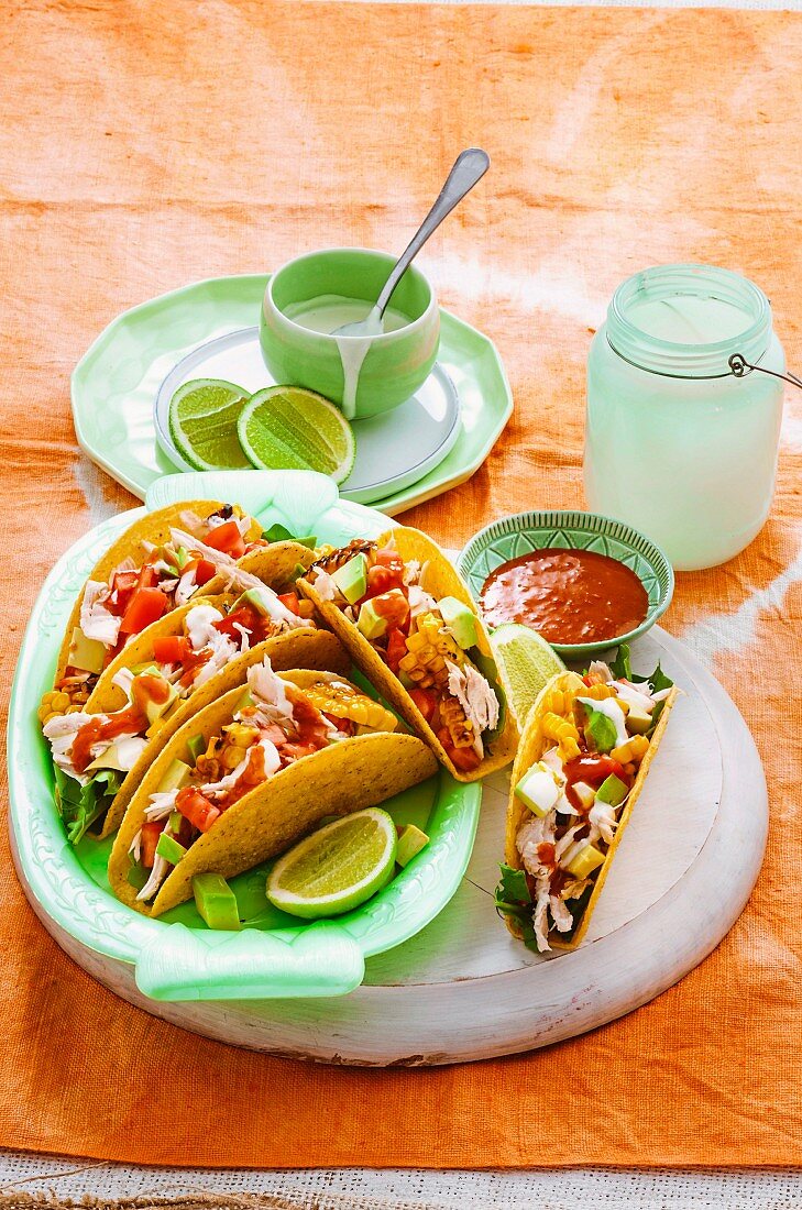 Tacos mit Piri-Piri-Hähnchen und Sauerrahm