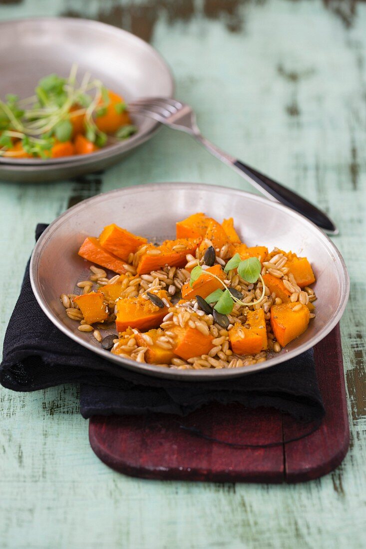 Baked pumpkin with pumpkin seeds and kamut