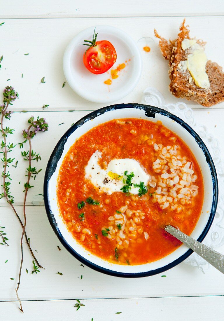 Tomaten-Reis-Suppe mit Thymian