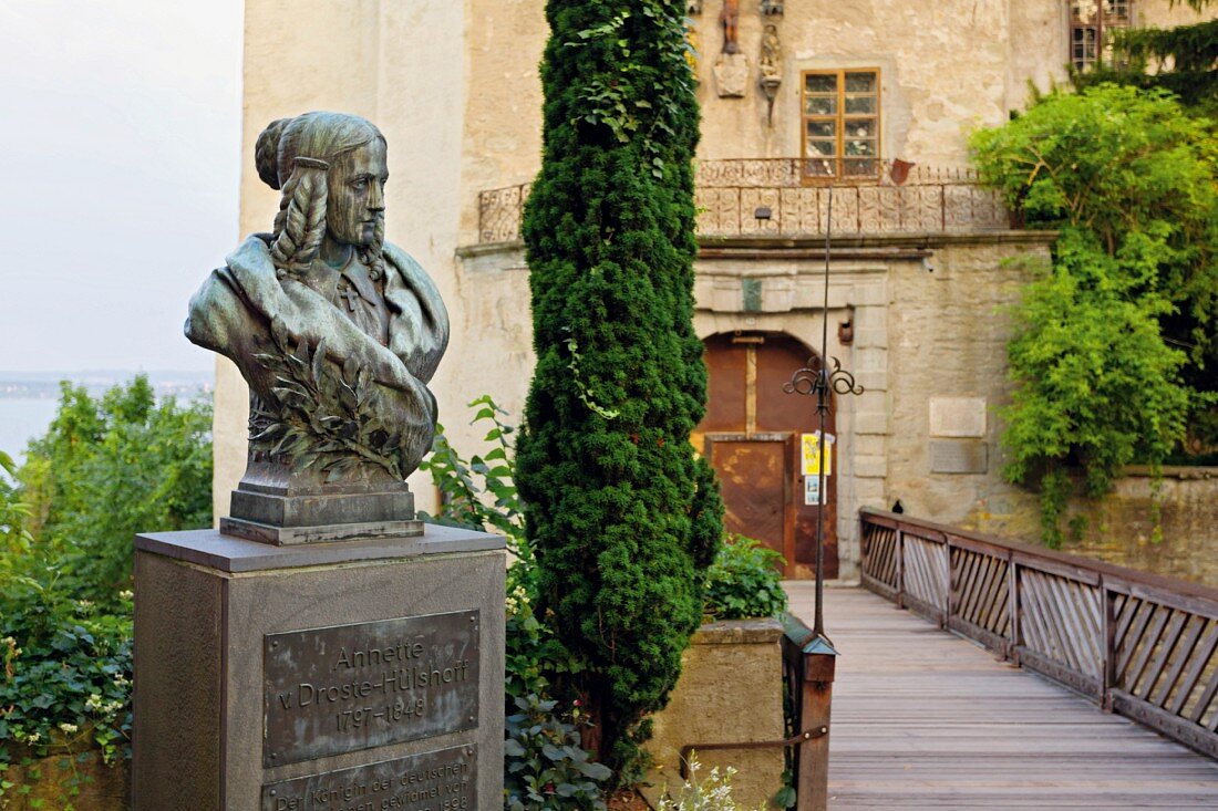 A bust of Annette von Droste-Hülshoff in front of the Old Palace (Meersburg)