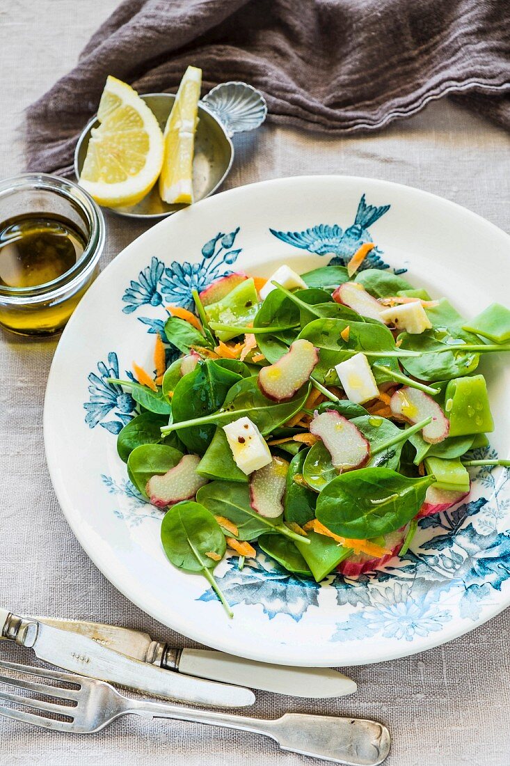 Baby spinach salad with rhubarb