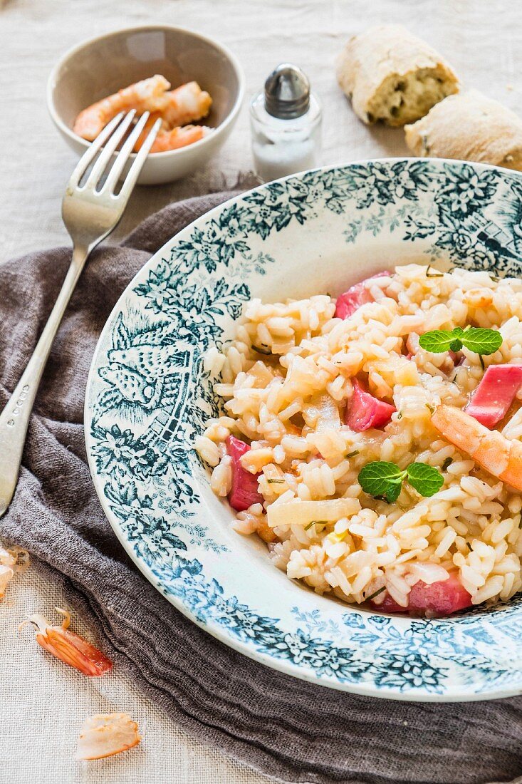 Risotto mit Rhabarber und Garnelen