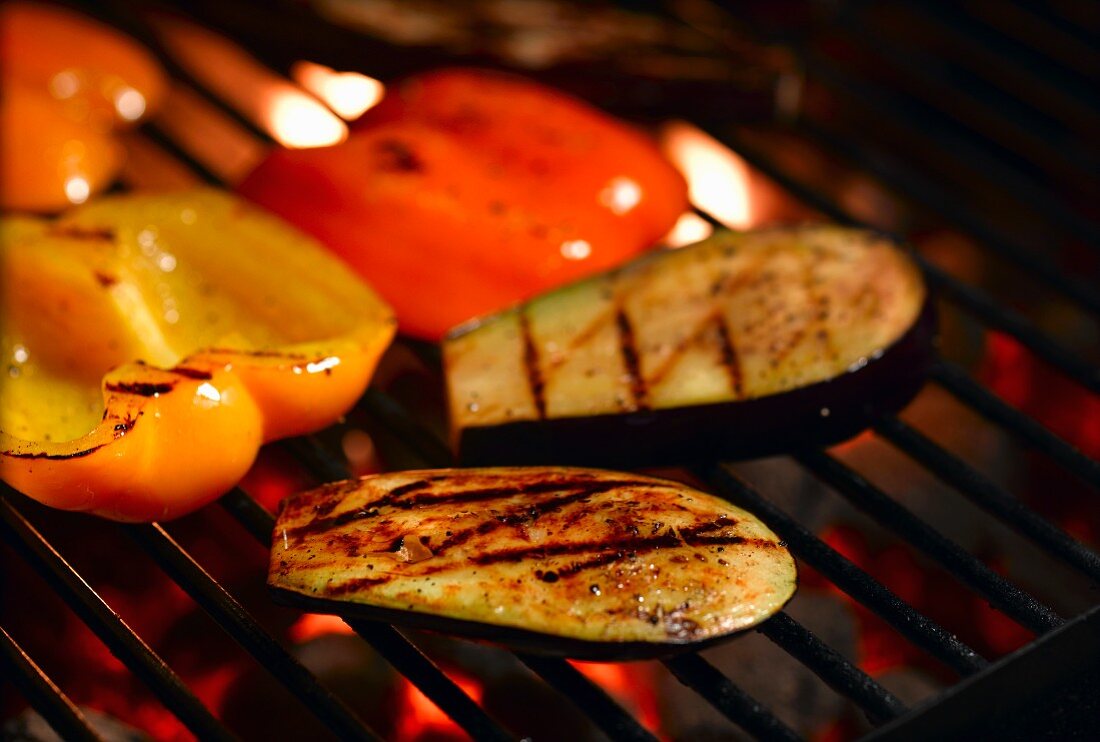 Grilled courgettes and peppers on a barbecue