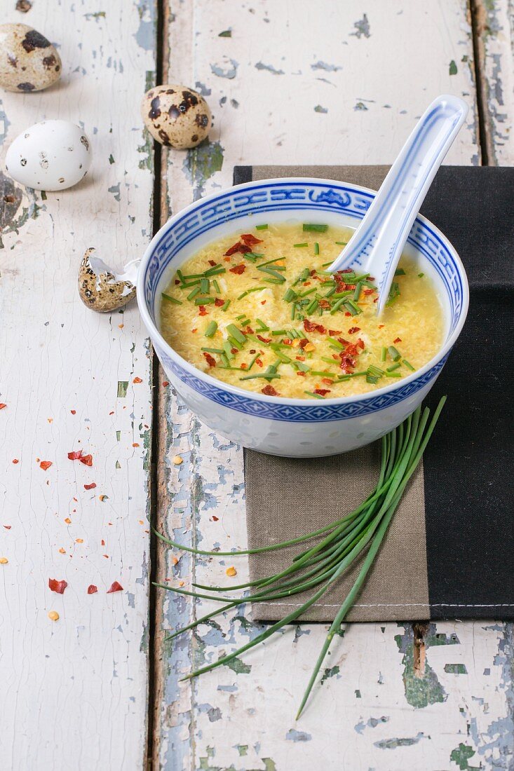 Egg drop soup with chives and ground paprika (China)