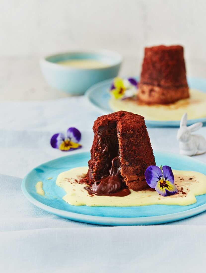 Schokoladenmalheur mit Vanillesauce zu Ostern