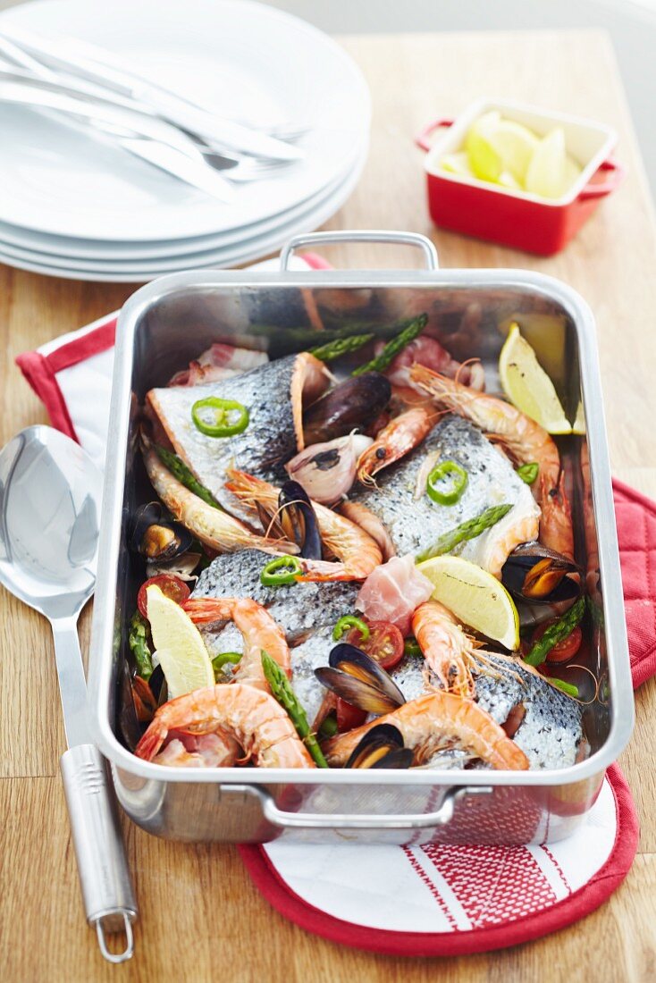 Bake with king prawns, salmon fillets, mussels, asparagus, lemon and chilli