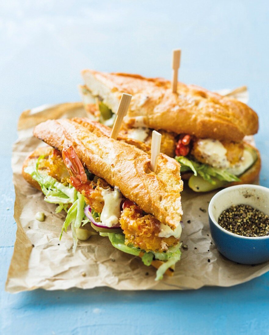 Po Boy Sandwich with fried prawns and iceberg salad (USA)