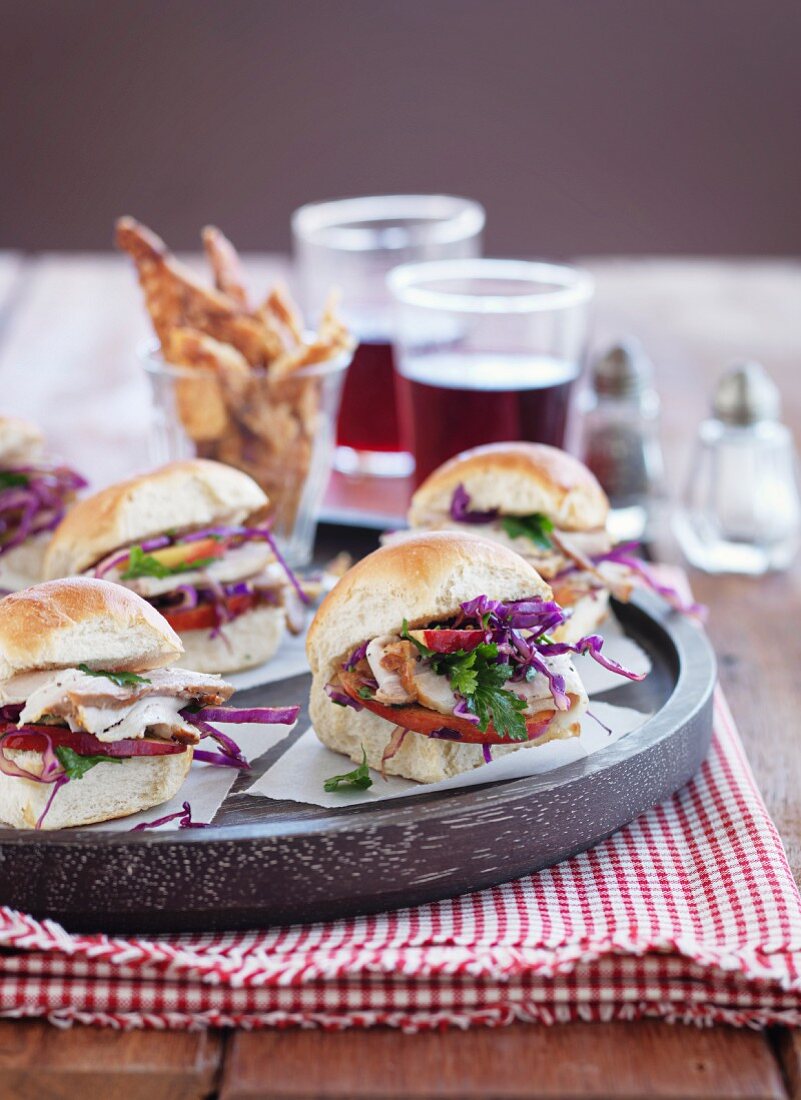 Sliders mit Schweinefleisch und Rotkohl