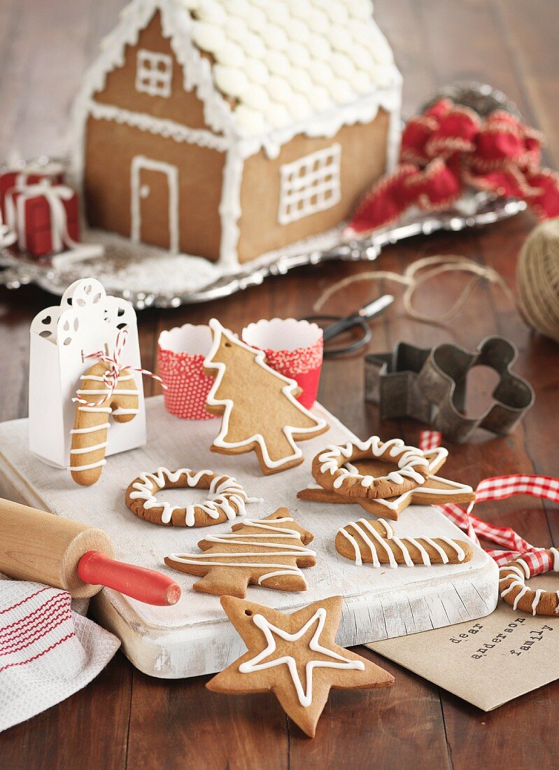 Lebkuchenplätzchen und Lebkuchenhaus