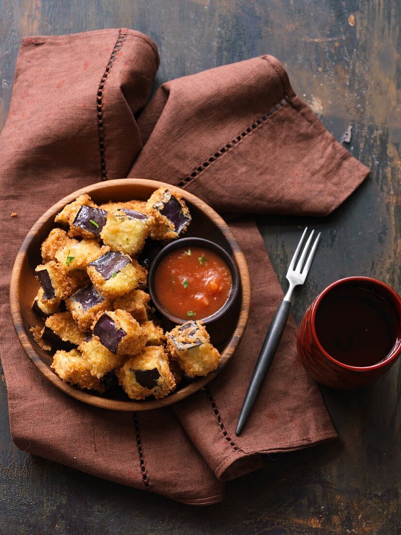 Fried aubergines with marinara sauce