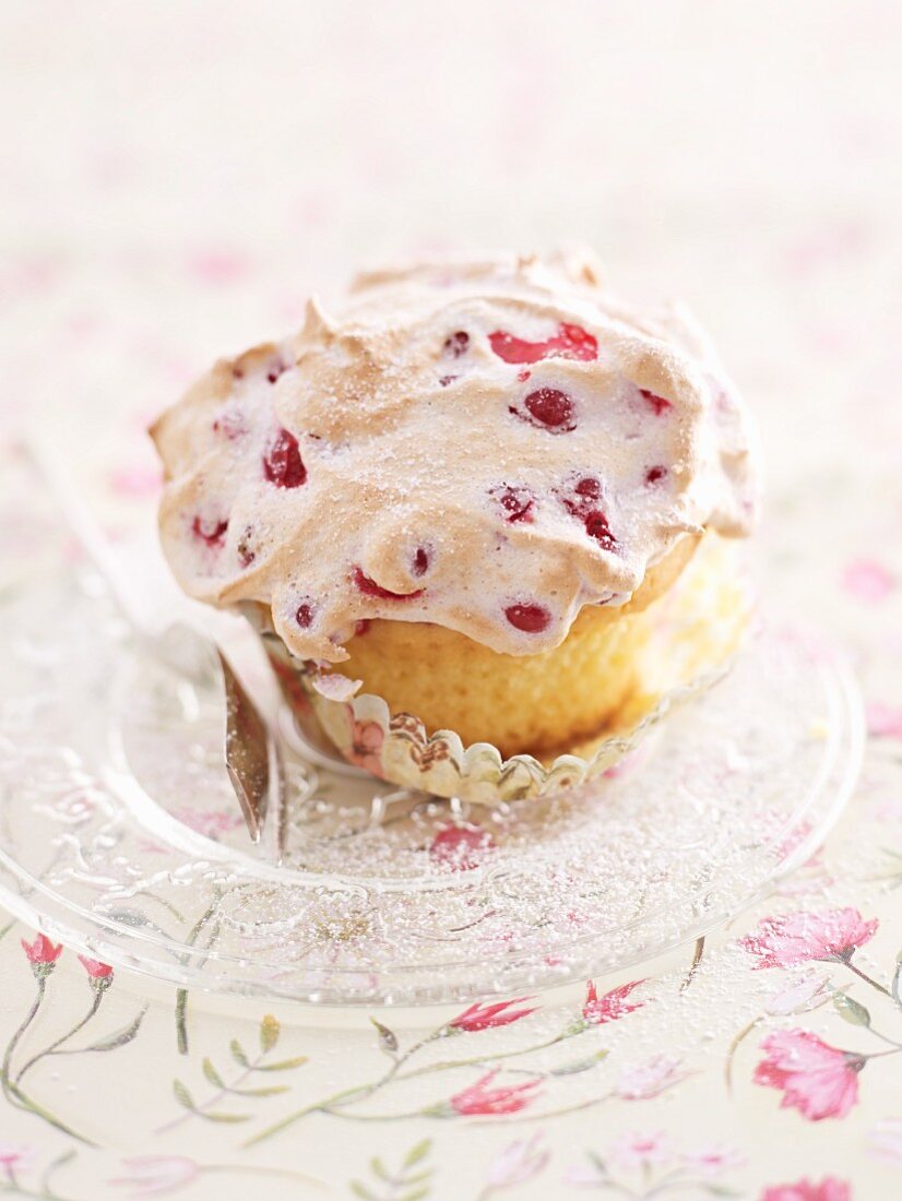 A redcurrant and meringue cupcake
