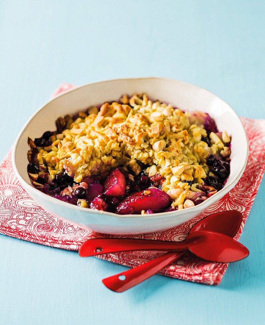 Strawberry and blueberry crumble