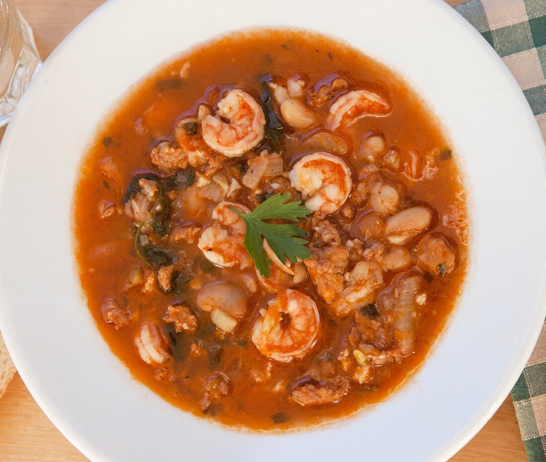 Garnelensuppe mit Wurst und Bohnen (Portugal)