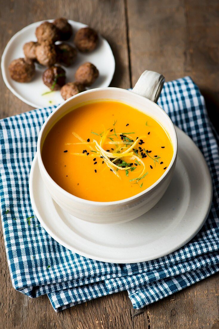 Pumpkin soup with black caraway