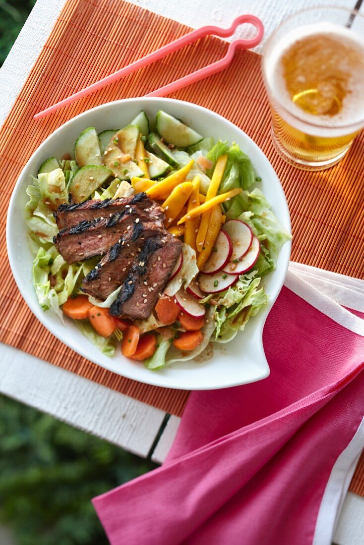 Steaksalat mit Gemüse (Japan)