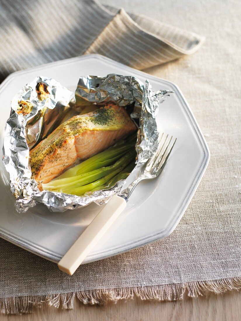 Salmon fillet in foil with spring onions
