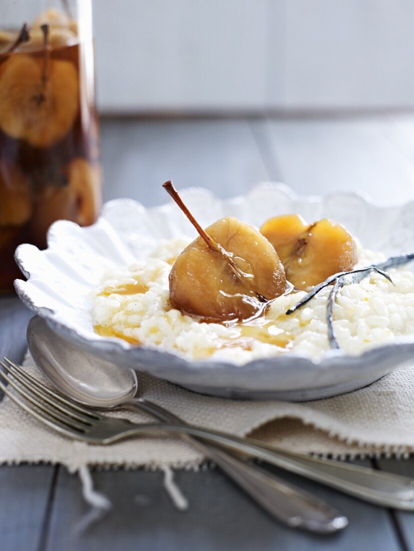 Rice pudding with cinnamon apples