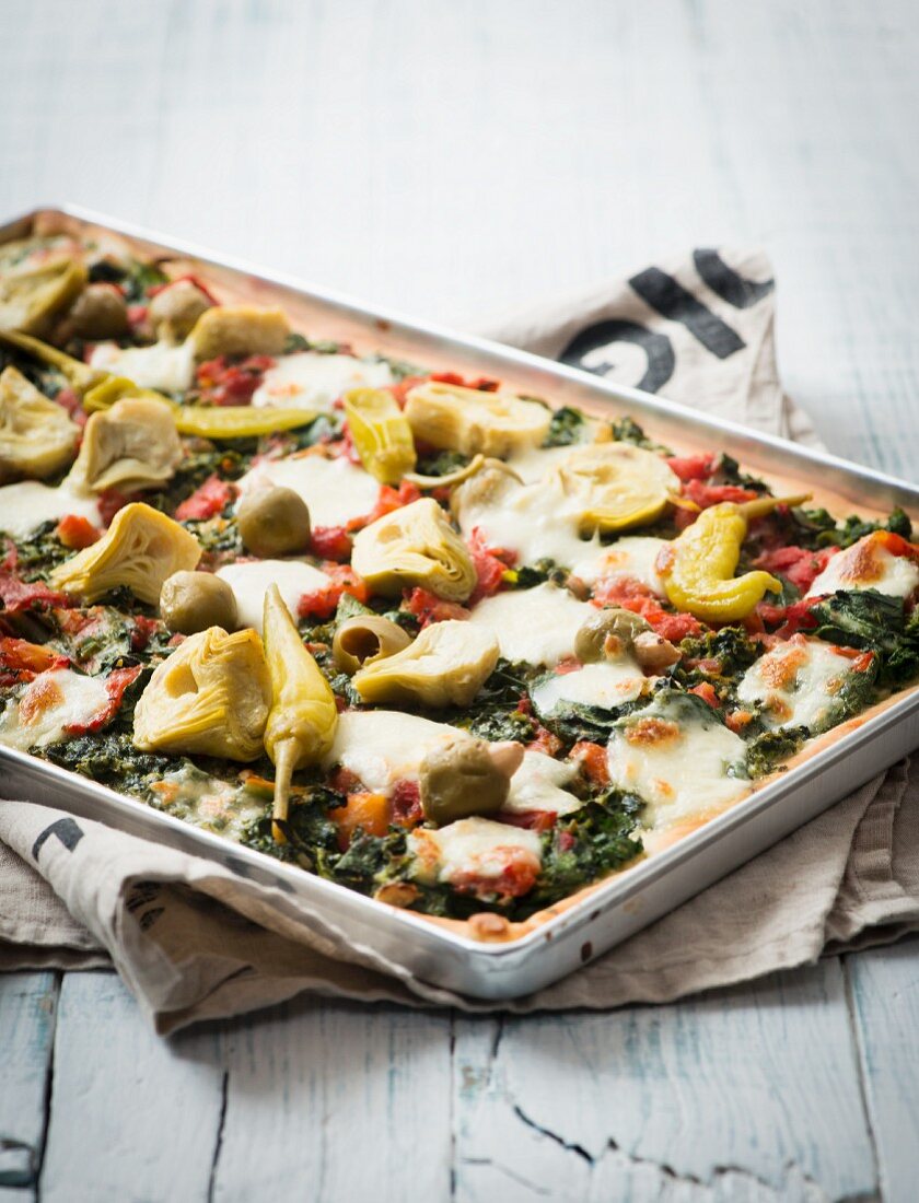 Pizza with spinach, artichokes and stuffed olives