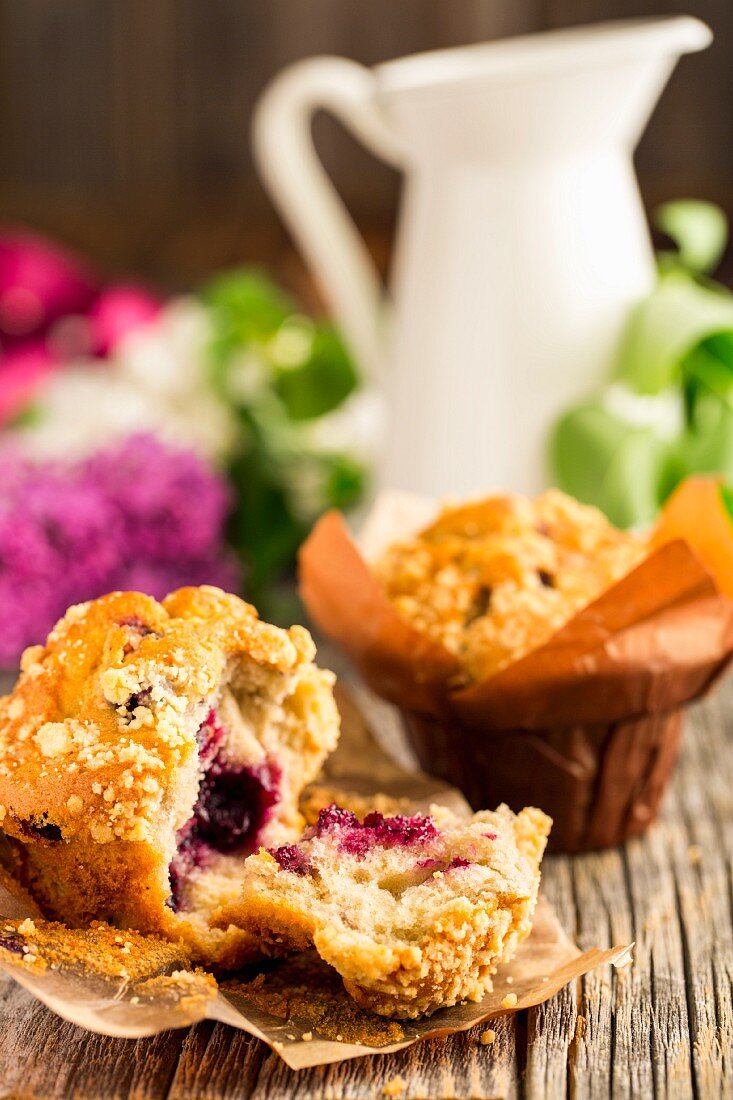 Cherry crumble muffins