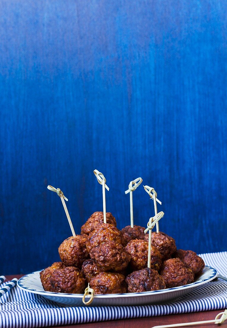 Hackbällchen mit Spiesschen