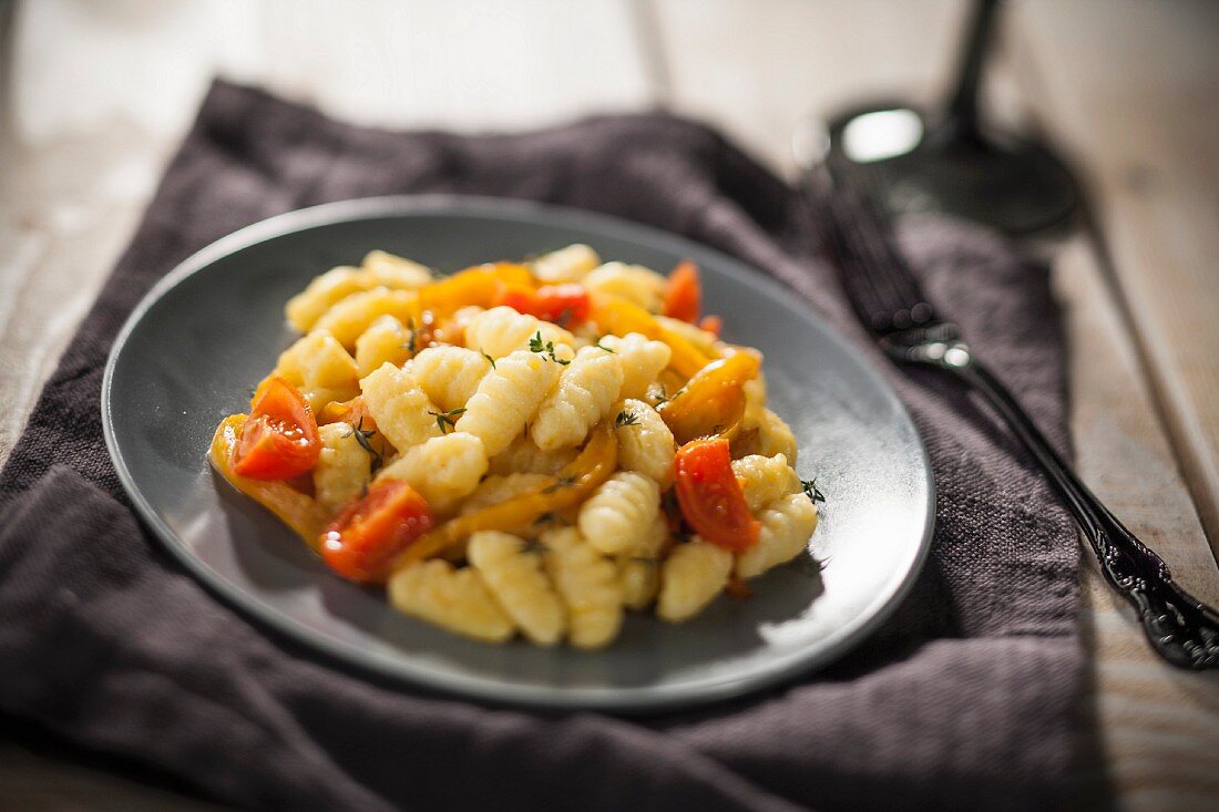 Gnocchi with peppers and tomatoes