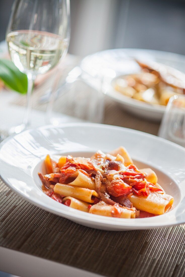 Pasta all'amatriciana (pasta with tomatoes, bacon, Pecorino cheese and chillis, Italy)