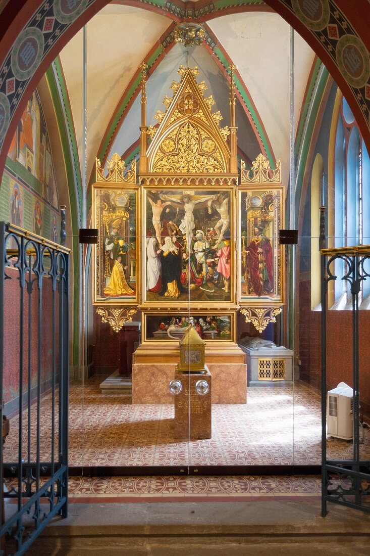 Die Konradikapelle im Münster mit dem Kreuzigungsaltar von 1524, Konstanz