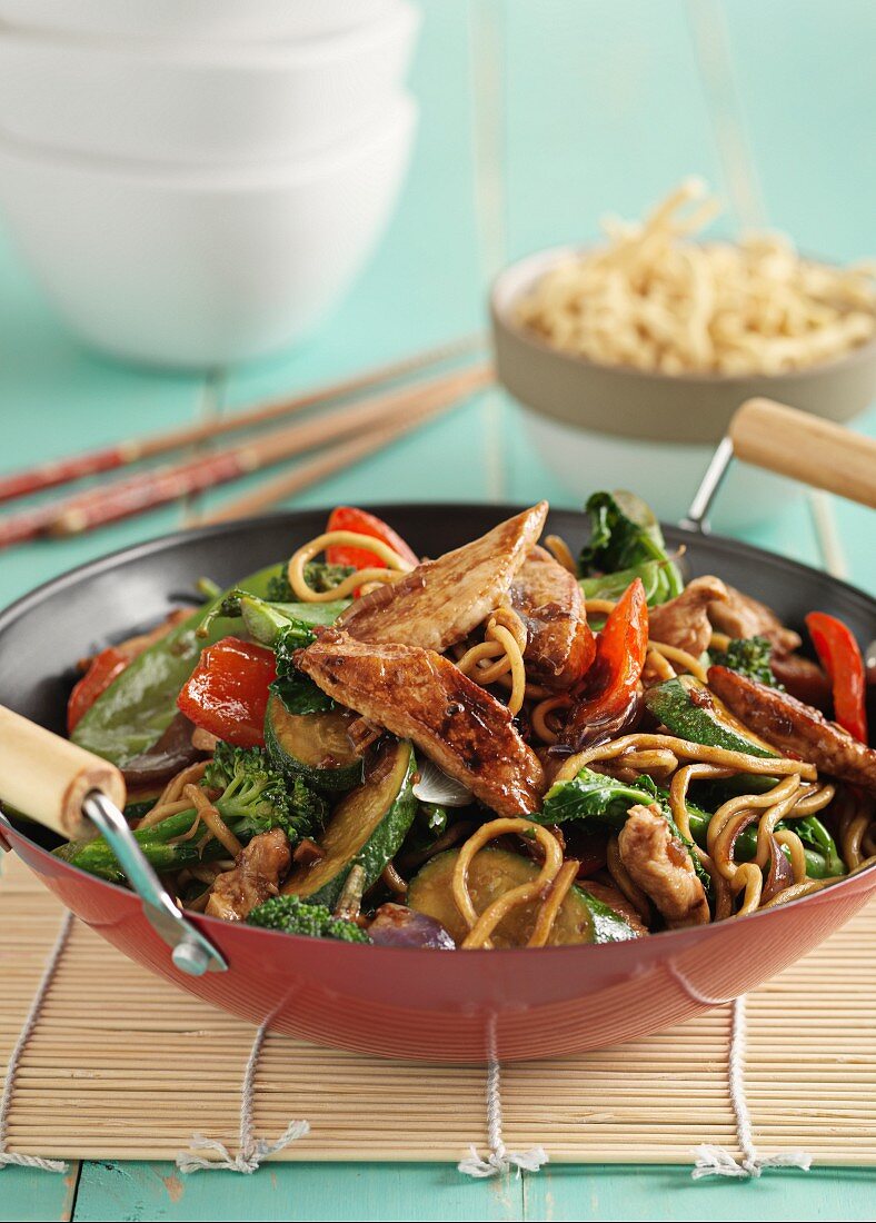 Stir-fried vegetables with meat and noodles