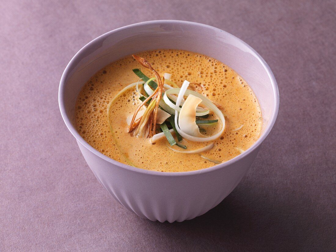 Süß-scharf gewürzte Currycremesuppe mit Kokosmilch