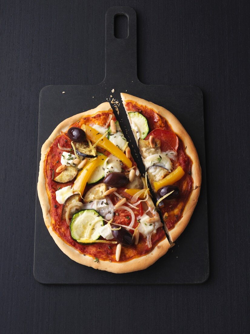 Vegetarische Pizza Provencal mit Ziegenkäse