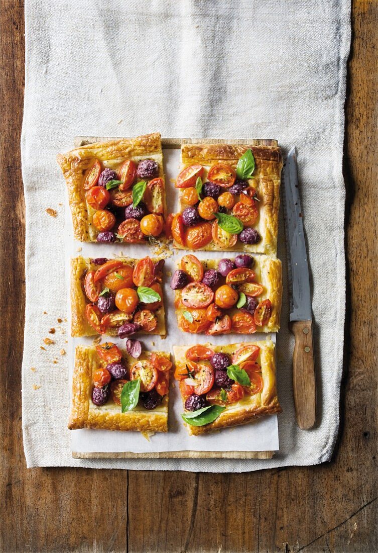 A cocktail tomato and olive tart