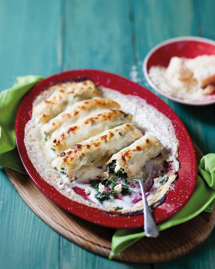 Cannelloni with spinach and feta cheese